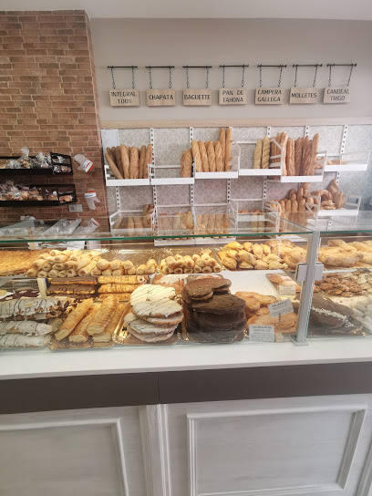 Confitería Panadería Virgen de Linarejos en Linares. Panadería