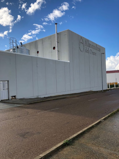 ALMENDRAS DEL OESTE SL en Castuera. Oficinas de empresa