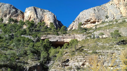 Cueva del Gollizno en Chulilla. Zona de senderismo