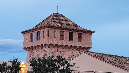 Torre de Gilet en Gilet. Monumento