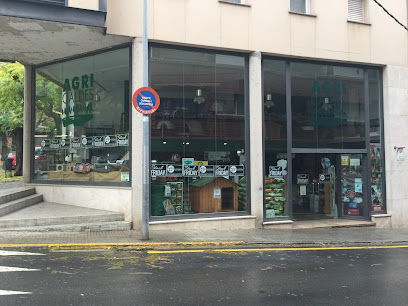 Agricaldes en Caldes de Montbui. Tienda de animales