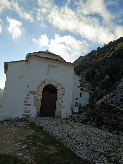 Ermita de El Calvario en Villaluenga del Rosario. Iglesia