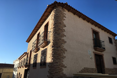 Casa Lares en Casas de Don Pedro. Casa rural