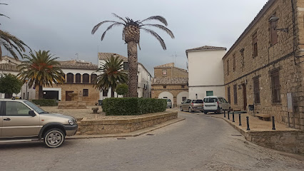 Plaza Alonso de Vandelvira en Sabiote. Parque