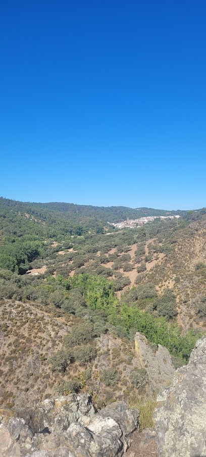 Risco De La Manzana en Valdelarco. Zona de senderismo