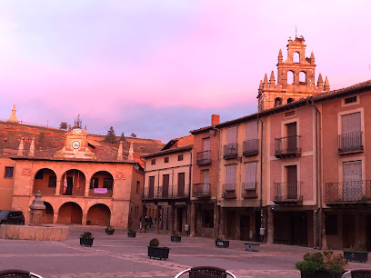Plaza Mayor de Ayllón en Ayllón. Lugar de interés histórico