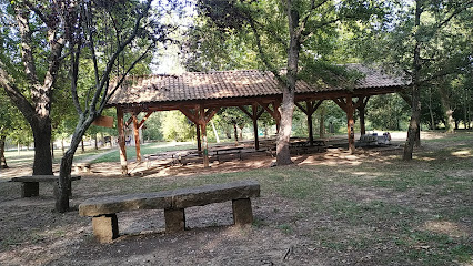 Zona de picnic 'la Parada del Jonquer' en Les Planes d'Hostoles. Parque