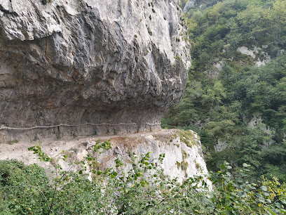 Ruta Desfiladero de Las Xanas en Santo Adriano del Monte. Zona de senderismo