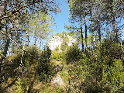 Cueva Avellanes en Roquetes. Zona de senderismo