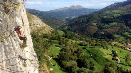 Vía Ferrata Socueva en Arredondo. Escalada