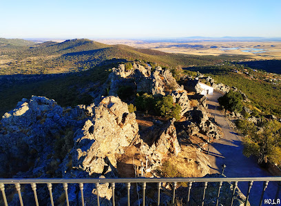Ermita del Risco en Sierra de Fuentes. Capilla