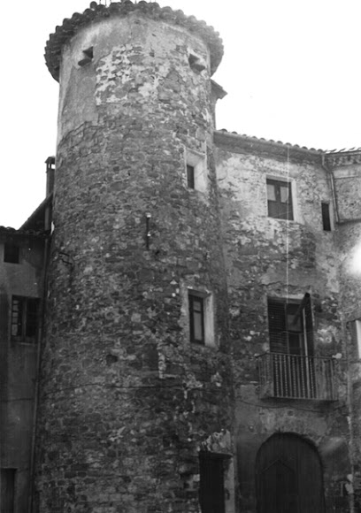 Torre Rodona en Riudaura. Lugar de interés histórico
