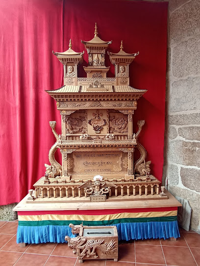 Monasterio Budista Chu Sup Tsang en Ventoselo. Templo budista