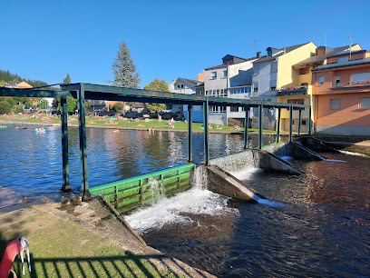 Playa fluvial de Vega de Espinareda en Vega de Espinareda. Atracción turística