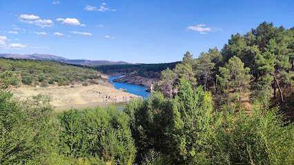 Área recreativa el Pinar en Buitrago del Lozoya. Área de descanso