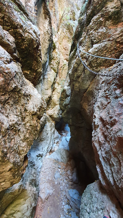 Via Ferrata de La Espeja en Espeja de San Marcelino. Deportes de aventura