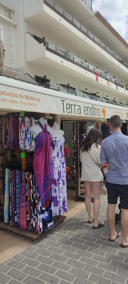 SOUVENIR TERRA ENDINS en Puerto de Sóller. Comercio