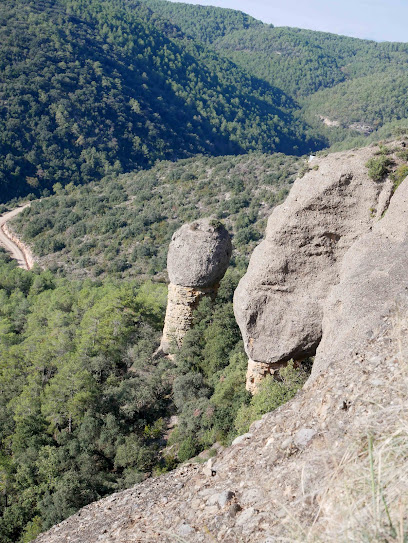 Roca del Corb en Peramola. Zona de senderismo