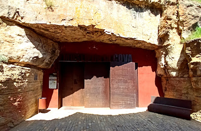 MUSEU DE LA COVA en Ares del Maestre. Museo