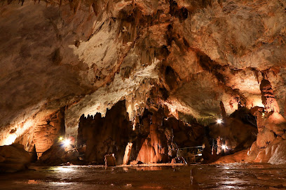 Cueva de Pozalagua en La Cadena. Atracción turística