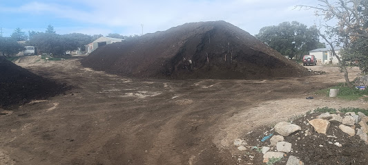 Tierras y Mantillos Hermanos Sánchez en Valdemorillo. Centro de jardinería