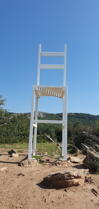 Inicio Ruta Silla Gigante de Meira en Puebla de la Sierra. Atracción turística