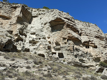 Risco de las Cuevas en Perales de Tajuña. Lugar de interés histórico