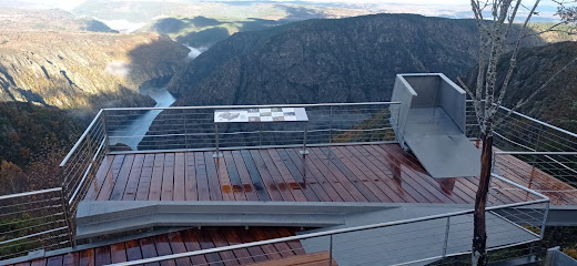 Miradoiro de Cabezoás en Parada de Sil. Mirador