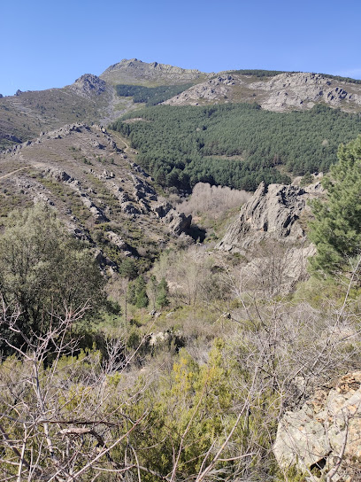 Inicio Ruta de Subida al Pico Ocejón en Majaelrayo. Zona de senderismo