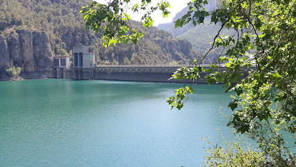 Central hidroeléctrica de Camarasa en Camarasa. Central eléctrica