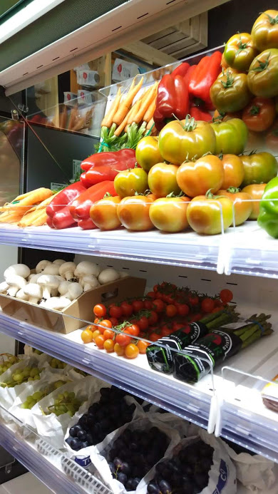 Oval en Santiago de Compostela. Frutería