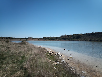 Laguna de Carravalseca en Elciego. lago
