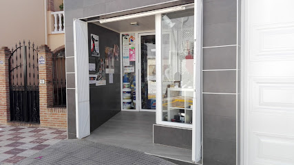 María del Mar Droguería - Perfumería en Sierra de Yeguas. Tienda de ropa