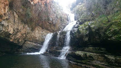 Cascada de la Cimbarra en Aldeaquemada. Reserva natural