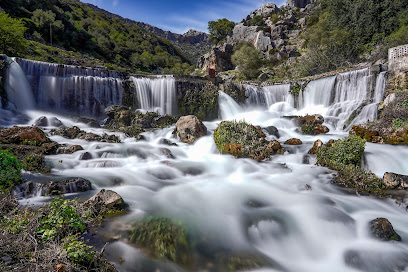 Nacimiento de Cascajales - Benaoján en Benaoján. Fuente de agua potable