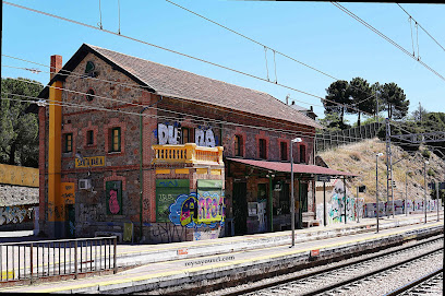 Estación de tren Santa Maria de La Alameda-Peguerinos en El Pimpollar. Estación de tren