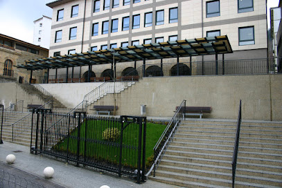 Ermuko Udal Liburutegia · Biblioteca Municipal de Ermua en Ermua. Biblioteca