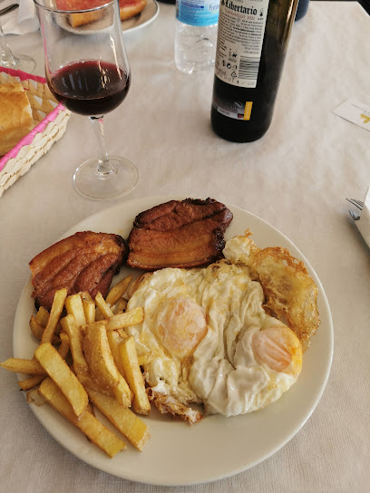 Ermita Herrera de los Navarros en Herrera de los Navarros. Restaurante