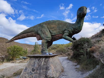 Ruta de los Dinosaurios en Navalsaz. Atracción turística