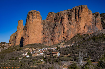 Mallos de Riglos en Riglos. Reserva natural