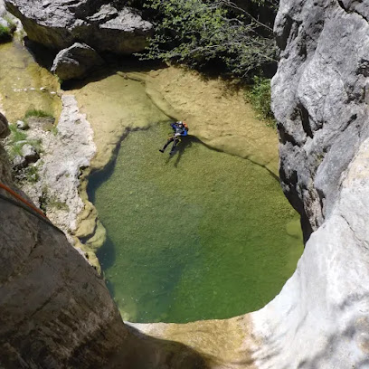 Los Barrancos Multiaventura en Villalba de la Sierra. Deportes de aventura