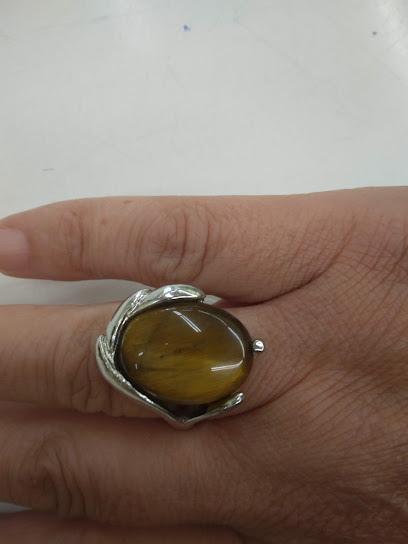 Zona Natural Bruc en Figueres. Tienda de minerales
