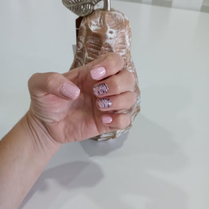 Amaluna Mirada Natural en Villarrubia de Santiago. Salón de manicura y pedicura