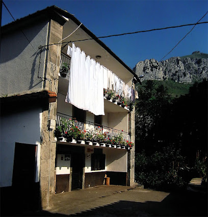 Ayuntamiento de San Roque de Riomiera en San Roque de Riomiera. Ayuntamiento