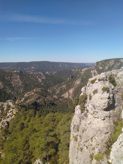 Mirador del Cucurucho. en Fuertescusa. Zona de senderismo