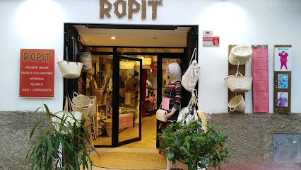 Ropit en Santa María del Camino. Comercio