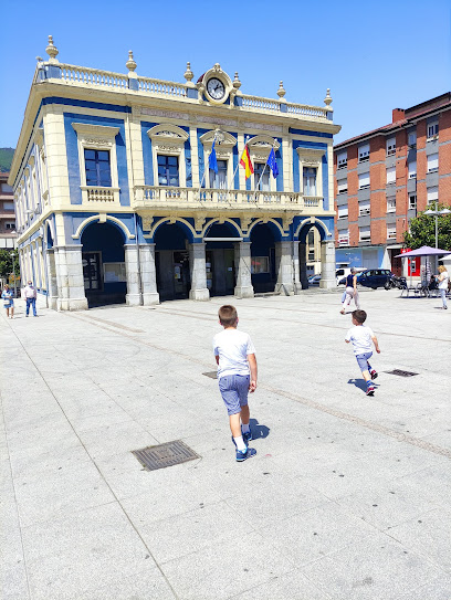 Ayuntamiento de Laviana en Pola de Laviana. Ayuntamiento