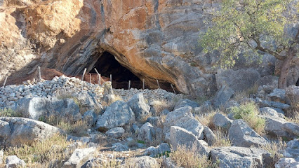 Cueva Cabrera en La Guardia de Jaén. Zona de senderismo
