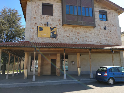 Junta De Castilla Y León Casa Del Parque De Fuentes Carrionas Y Fuente De en Cervera de Pisuerga. Oficina de gobierno local
