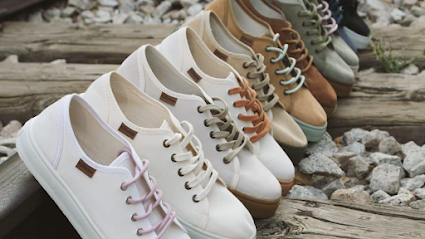 Zhoes Brand en Cabanillas de la Sierra. Zapatería